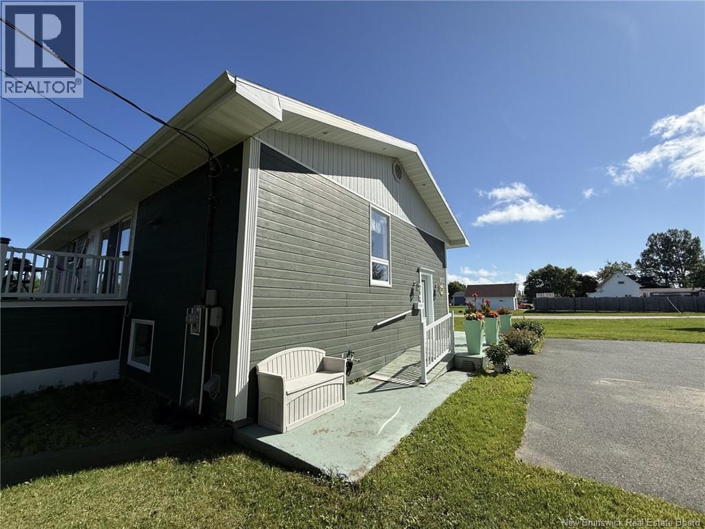 8203 Rue St-paul Property Photo 6