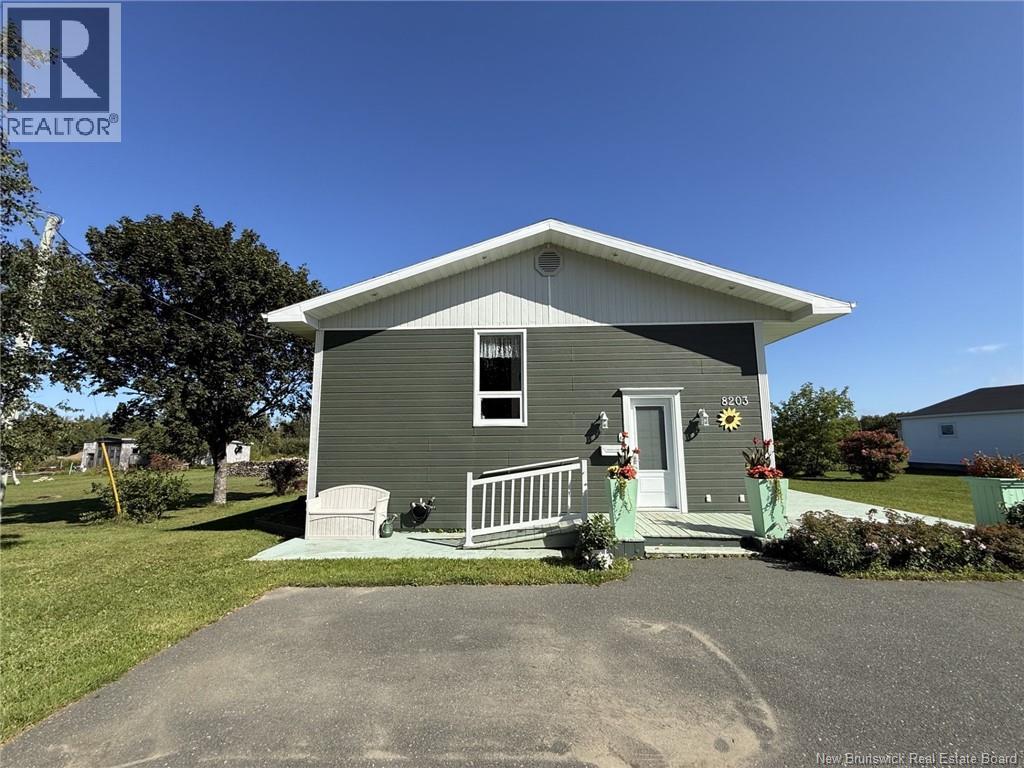 8203 Rue St-paul Property Photo 7