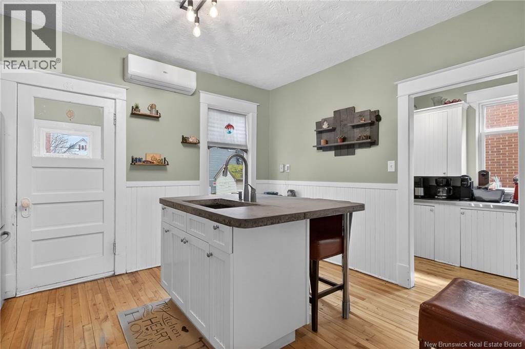 425 Lutz Street Property Photo 4