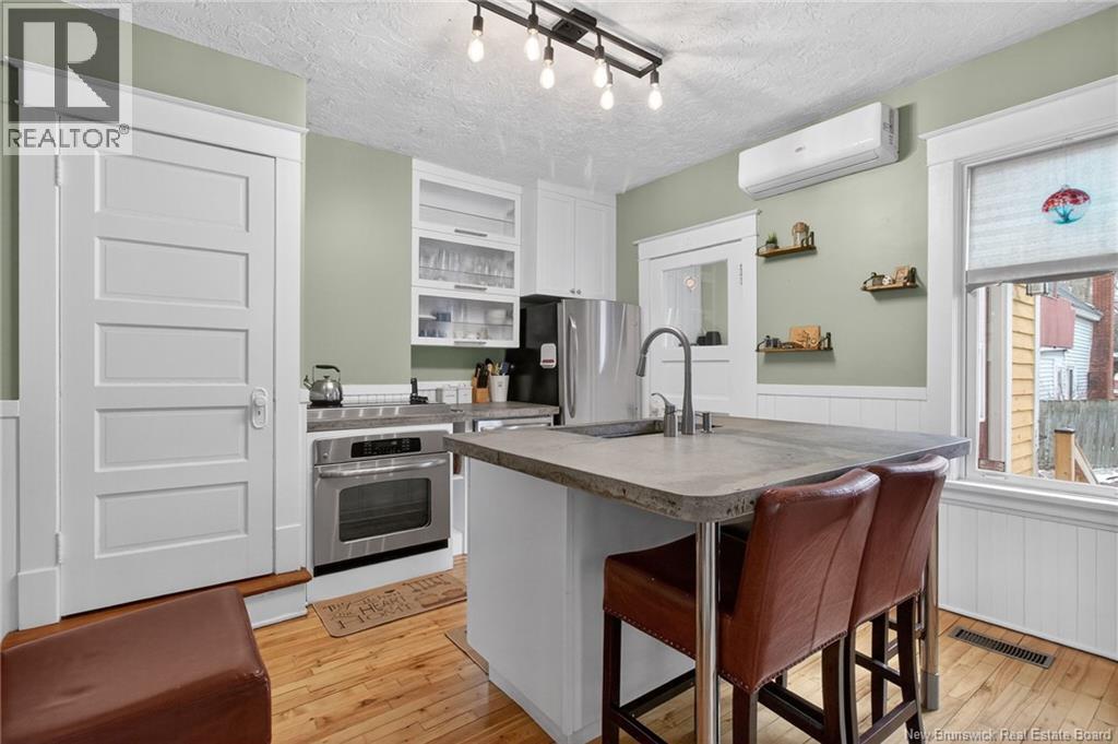 425 Lutz Street Property Photo 5