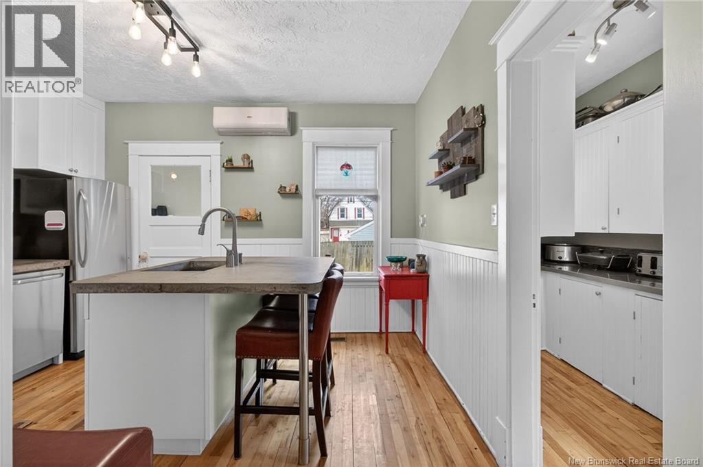 425 Lutz Street Property Photo 6