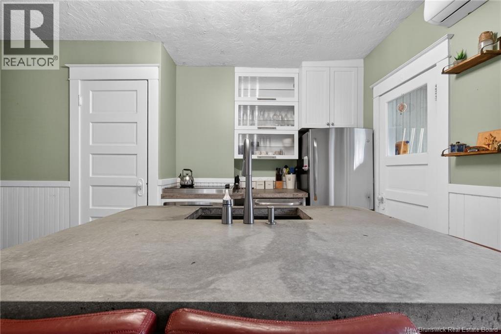 425 Lutz Street Property Photo 10
