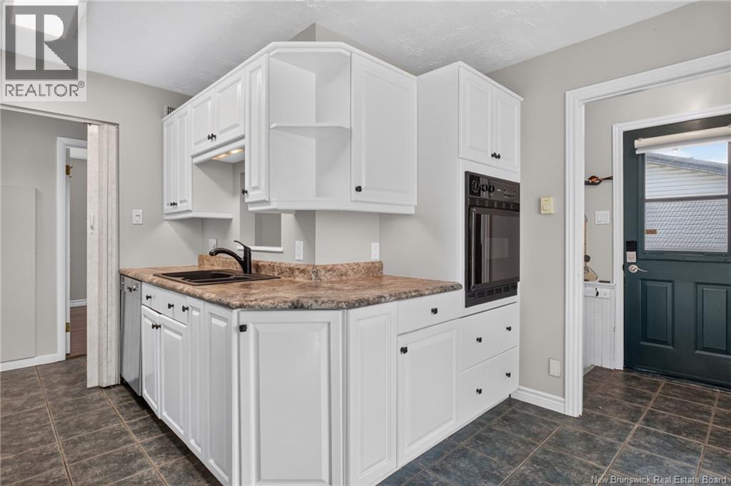 51 Weyburn Property Photo 5