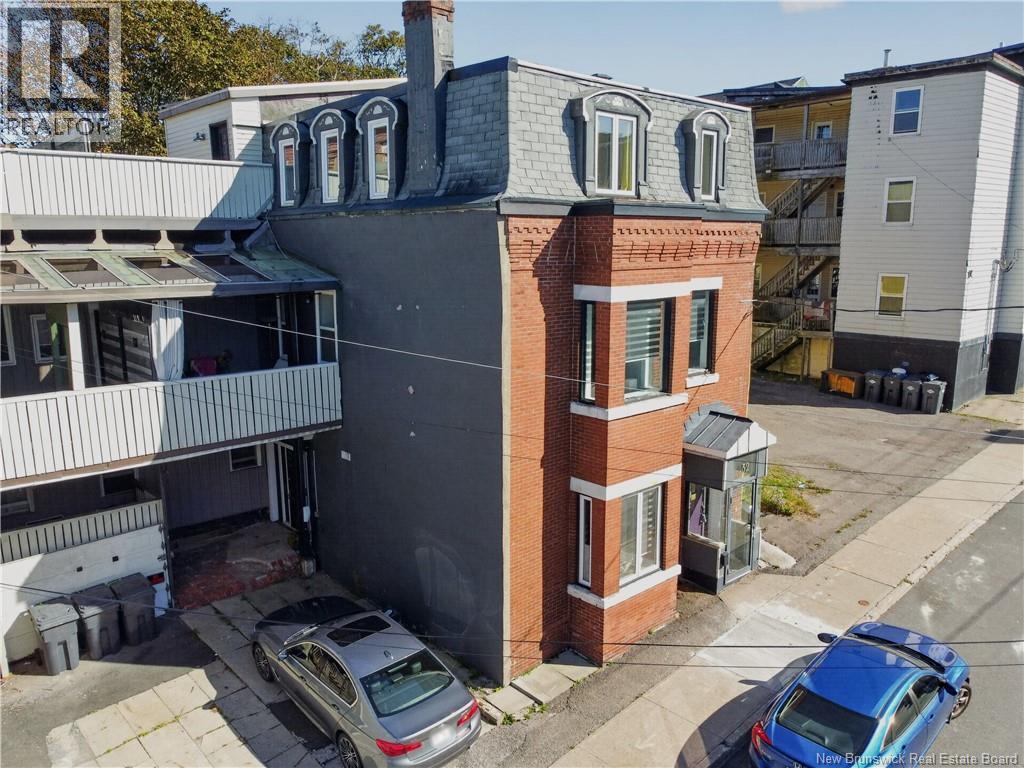 52 Dorchester Street
