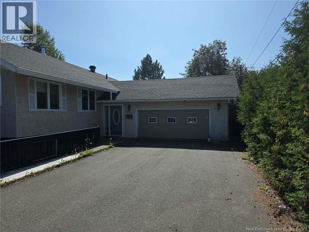 141 Neil Property Photo 2