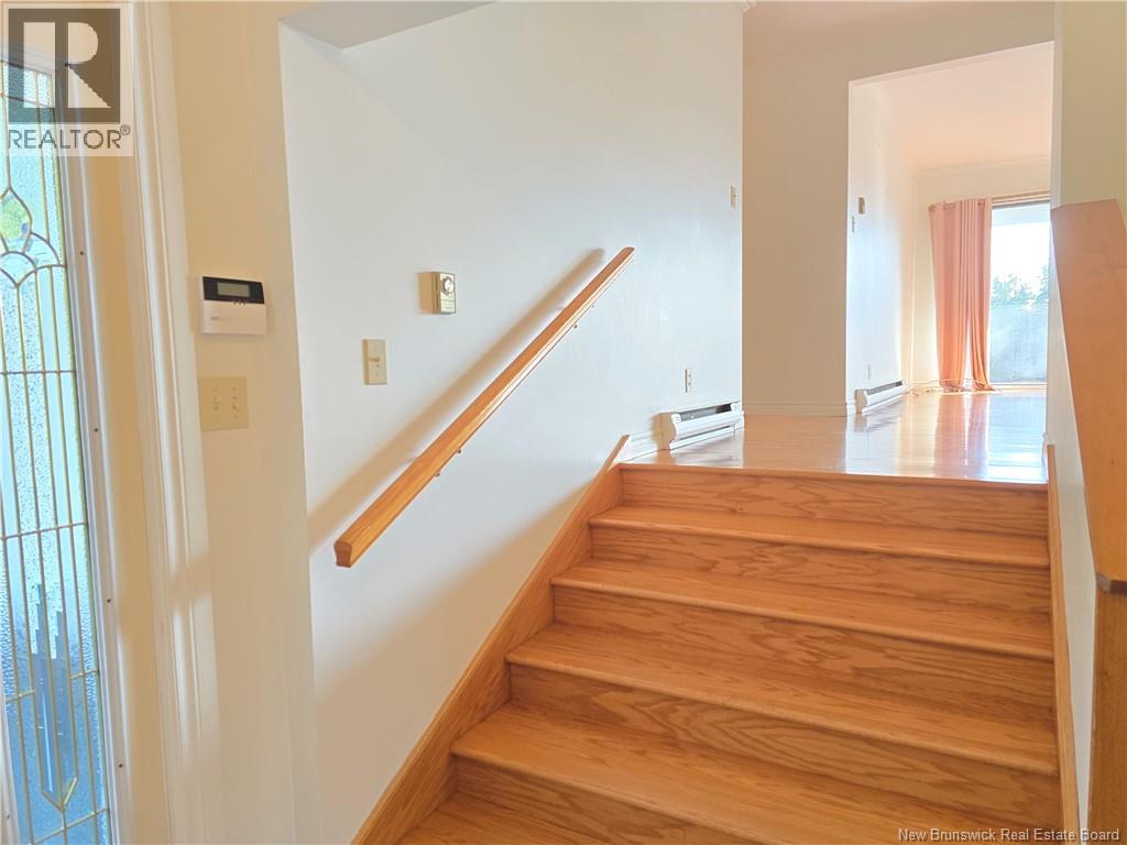 141 Neil Property Photo 9