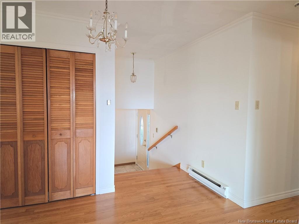 141 Neil Property Photo 10