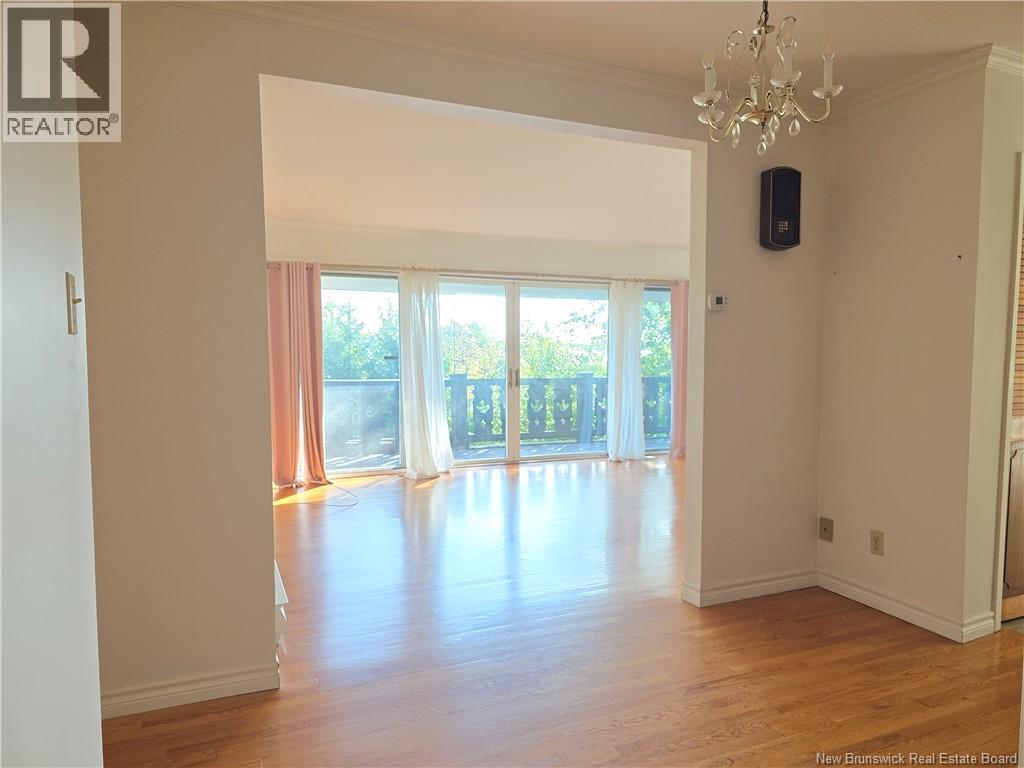 141 Neil Property Photo 11