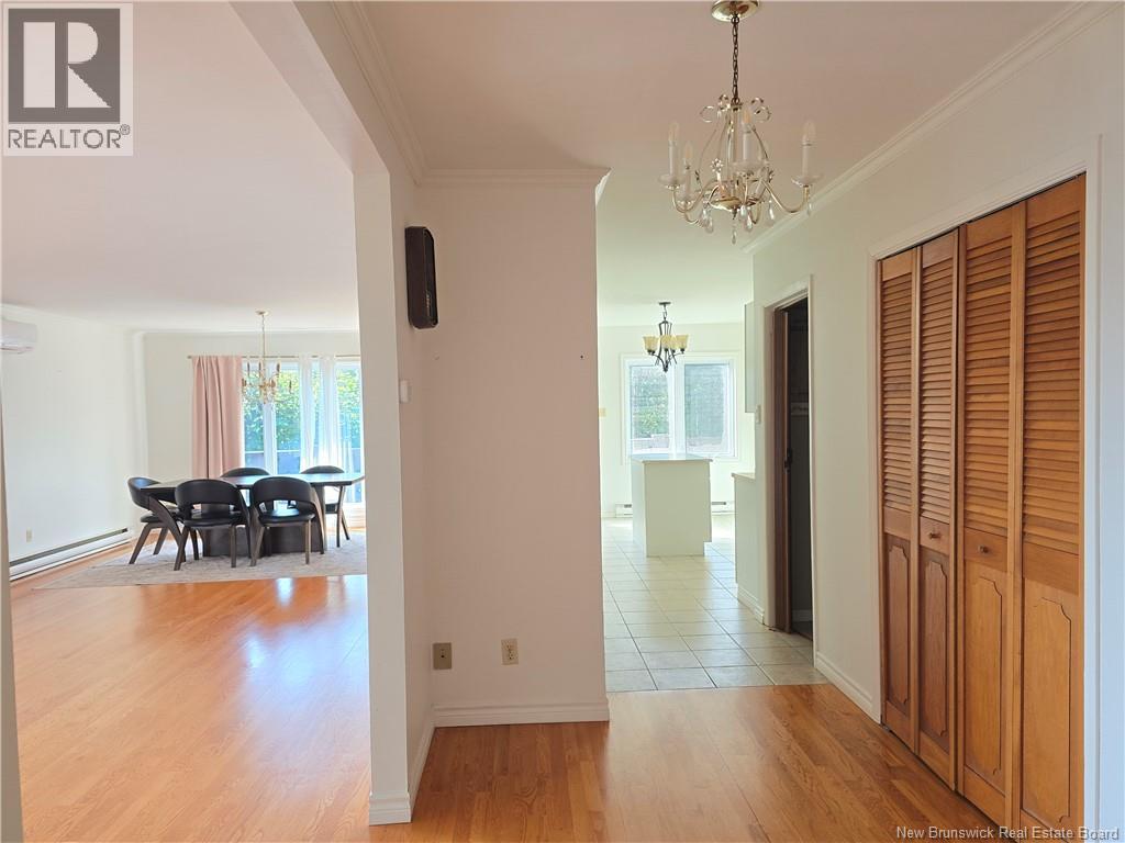 141 Neil Property Photo 12