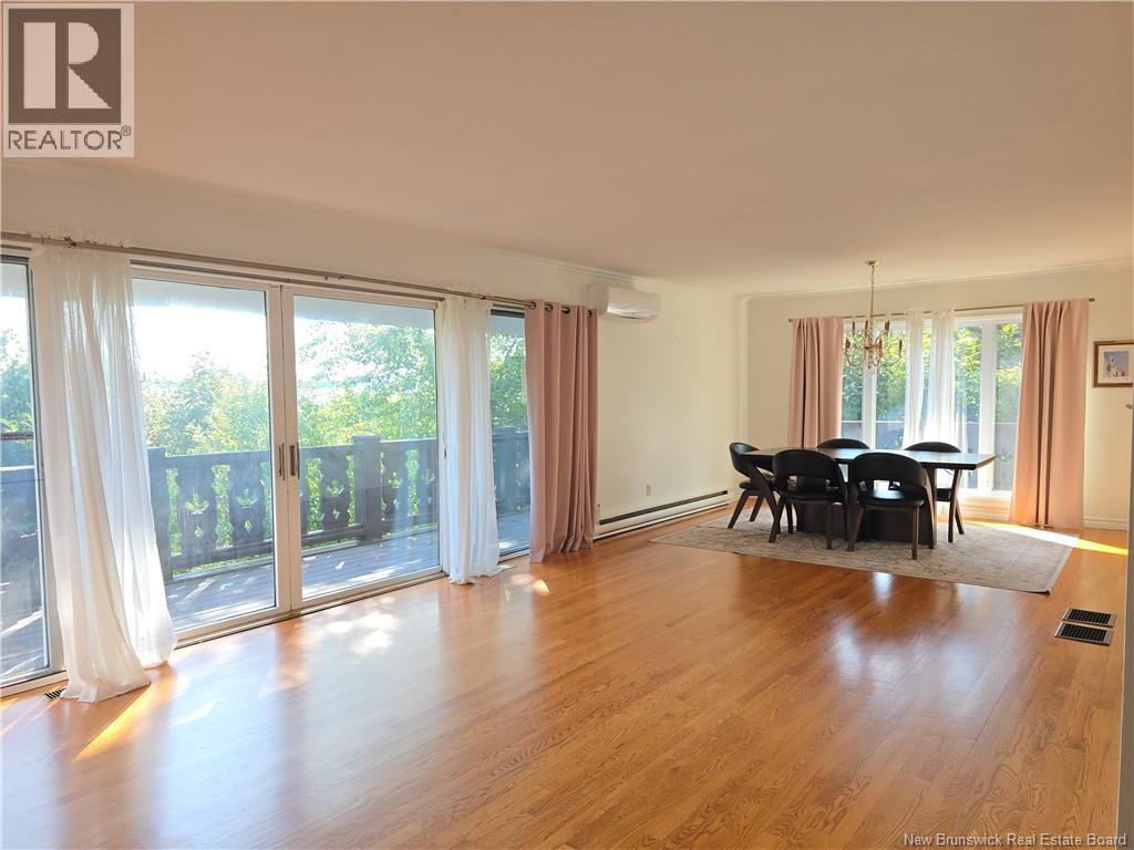 141 Neil Property Photo 13