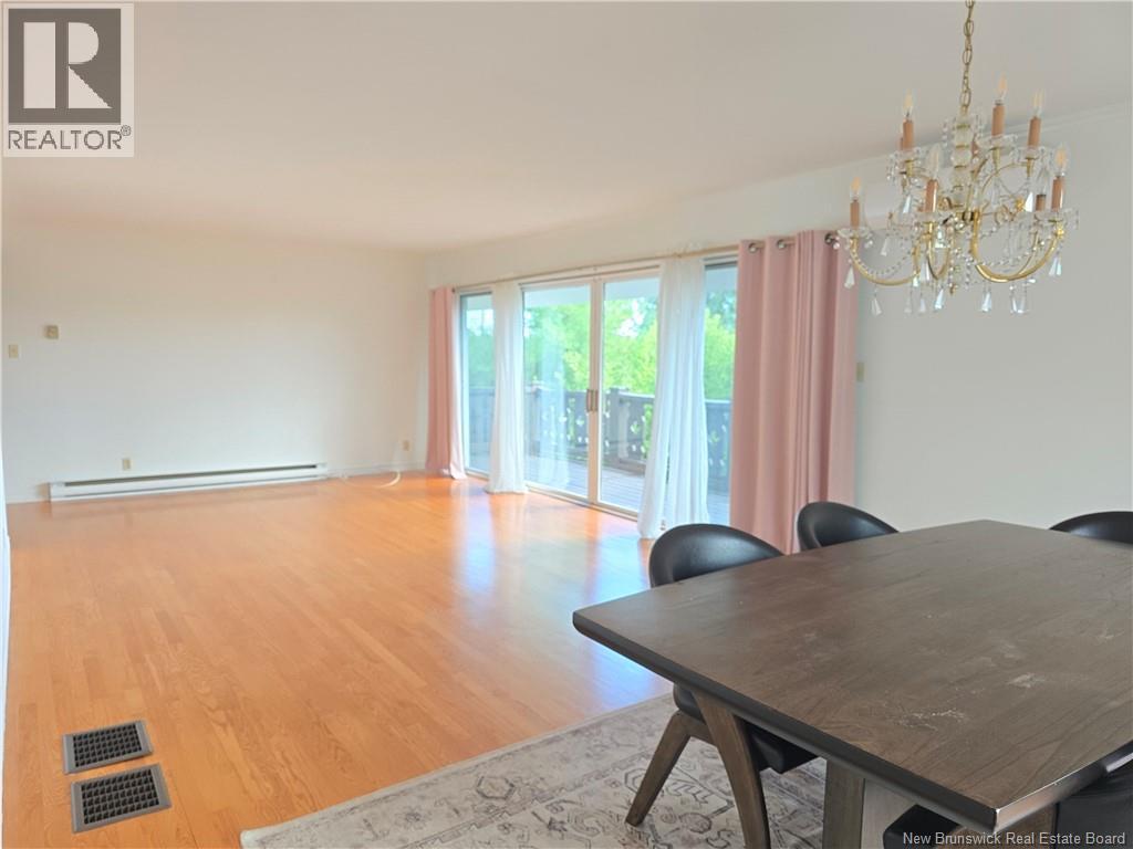 141 Neil Property Photo 15