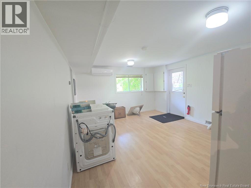 141 Neil Property Photo 38