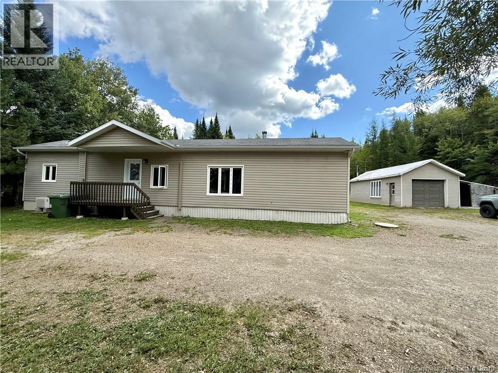 401 Chemin Smith