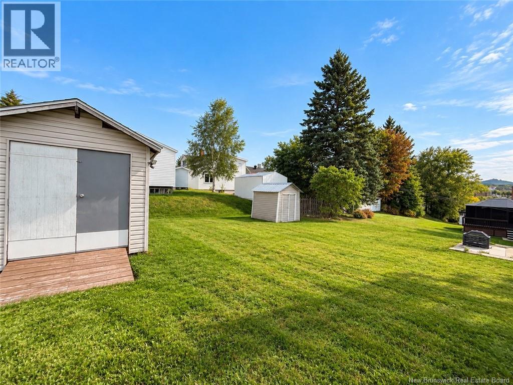 125 42e Avenue Property Photo 3