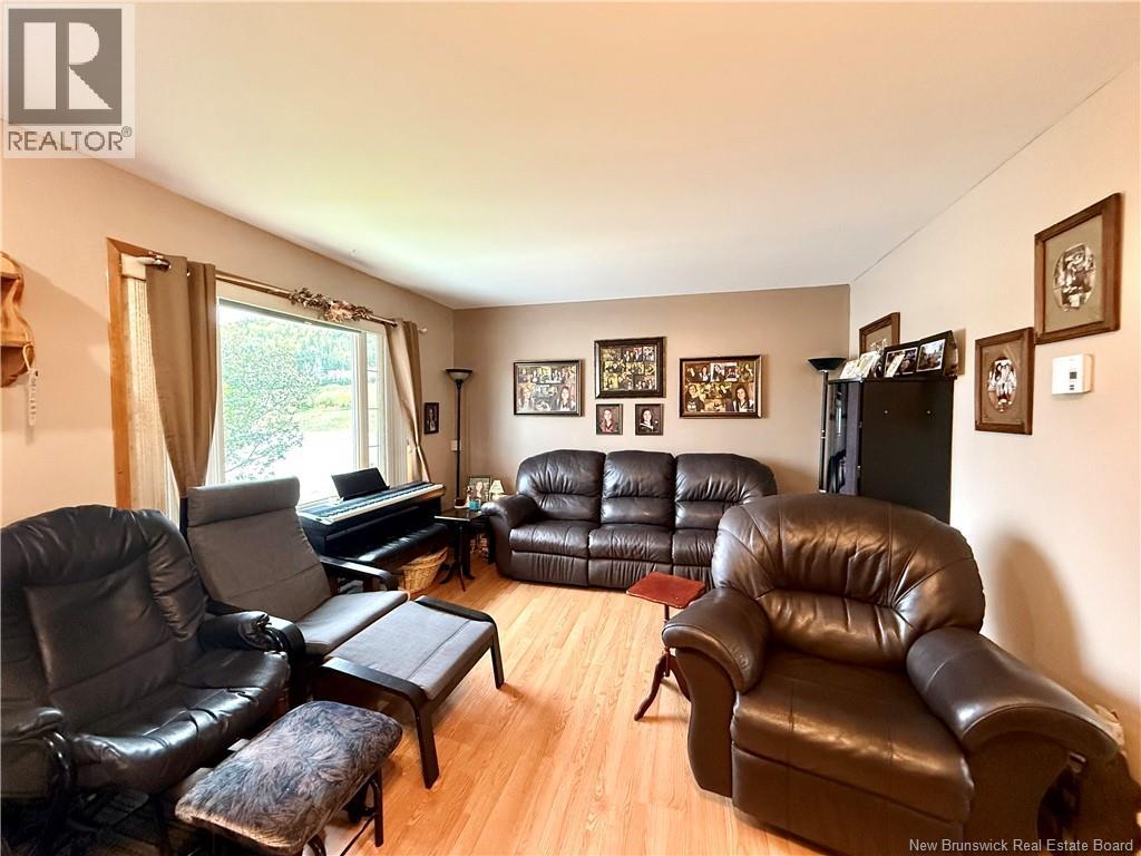 125 42e Avenue Property Photo 6