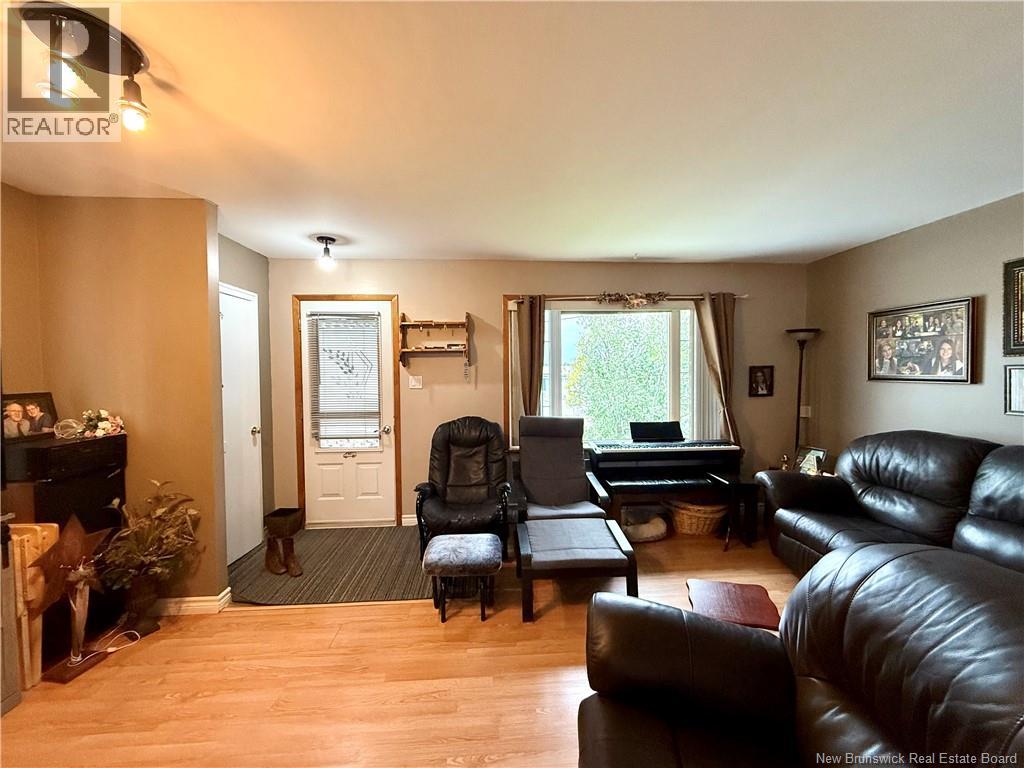 125 42e Avenue Property Photo 7
