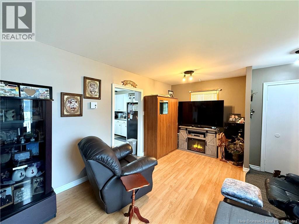 125 42e Avenue Property Photo 8