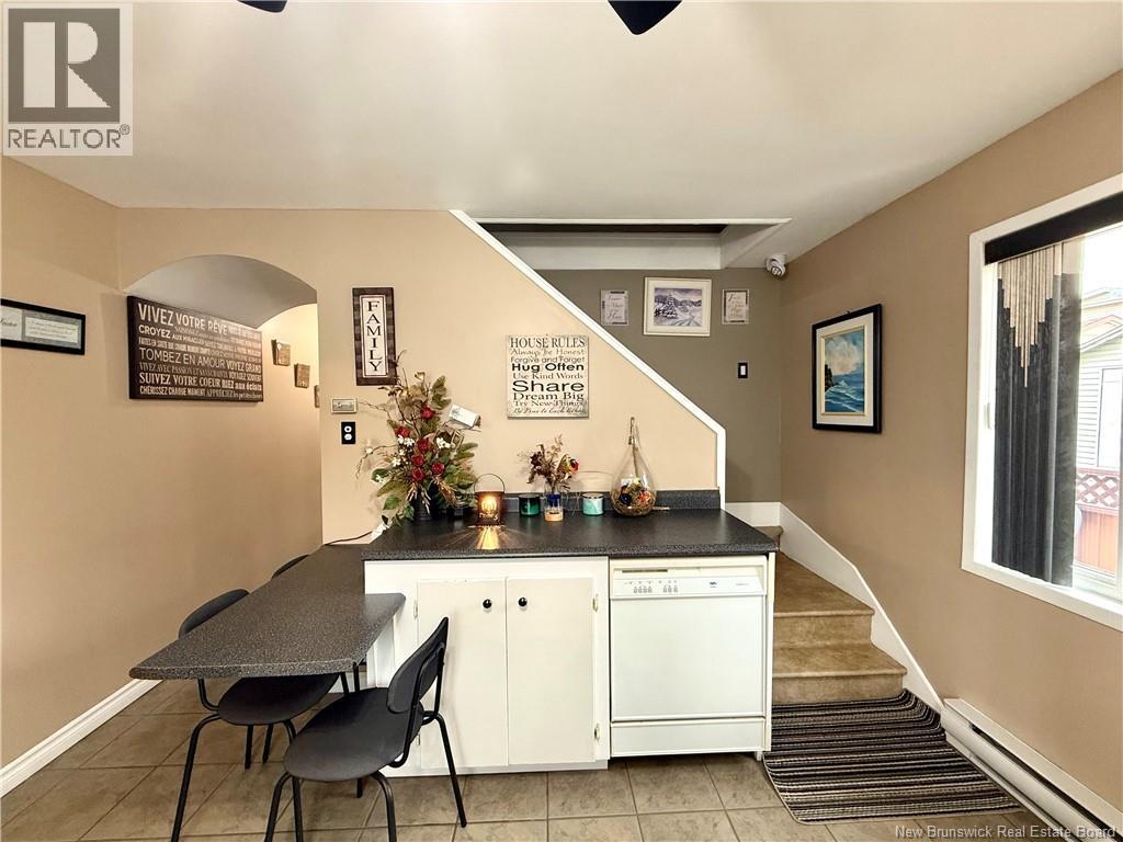 125 42e Avenue Property Photo 11