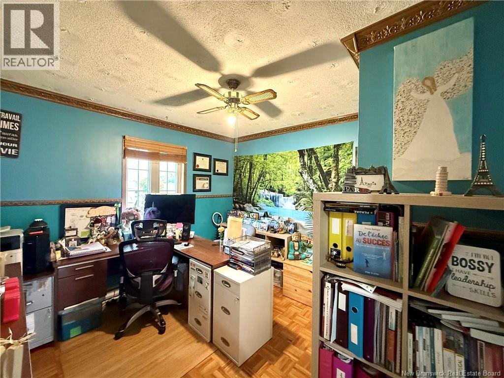 125 42e Avenue Property Photo 14