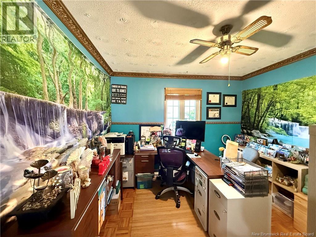 125 42e Avenue Property Photo 15