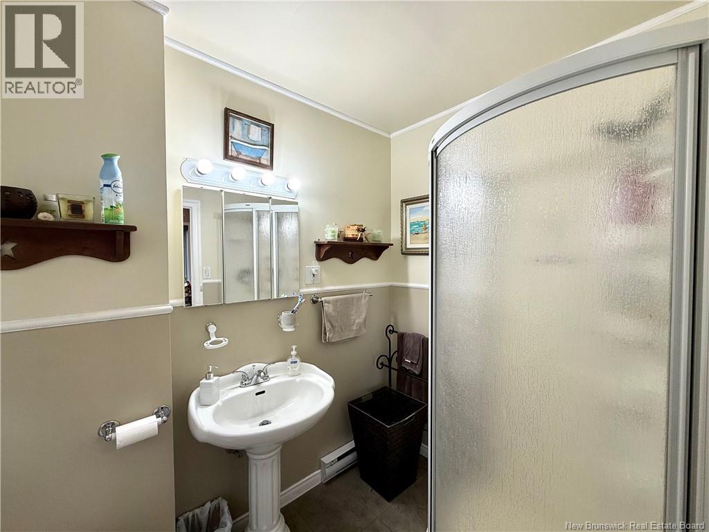 125 42e Avenue Property Photo 18
