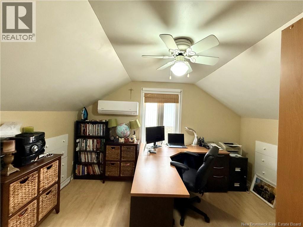 125 42e Avenue Property Photo 21
