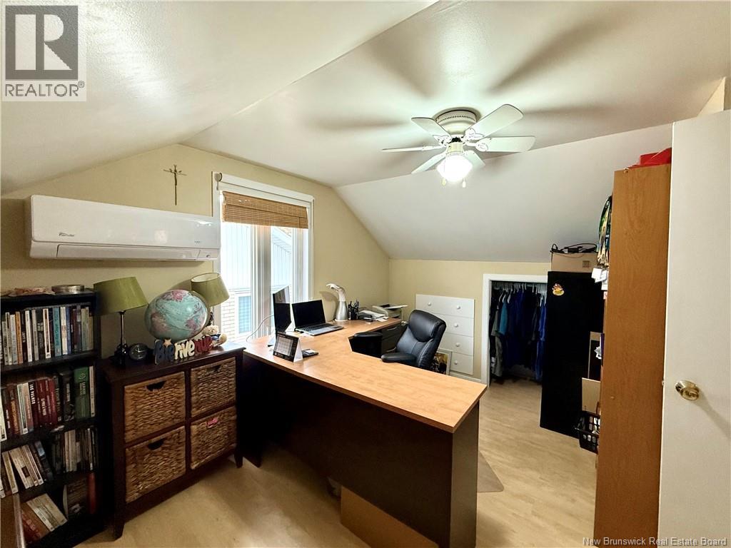 125 42e Avenue Property Photo 22