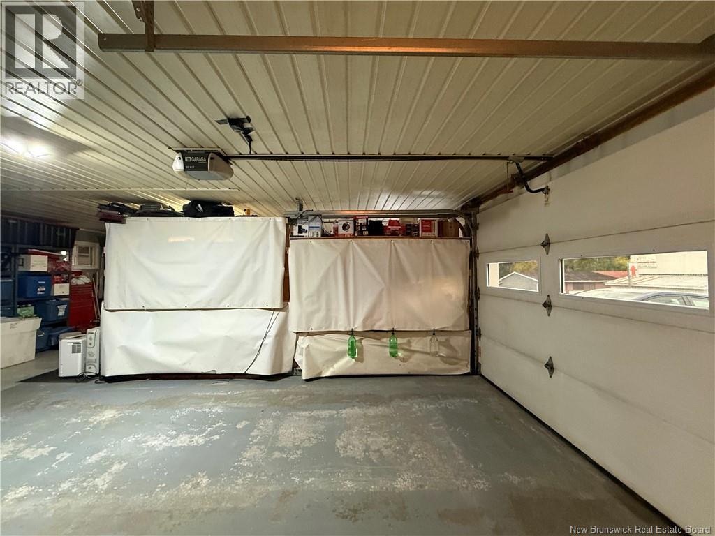 125 42e Avenue Property Photo 33