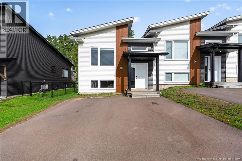 28 De La Colline Street Property Photo 1