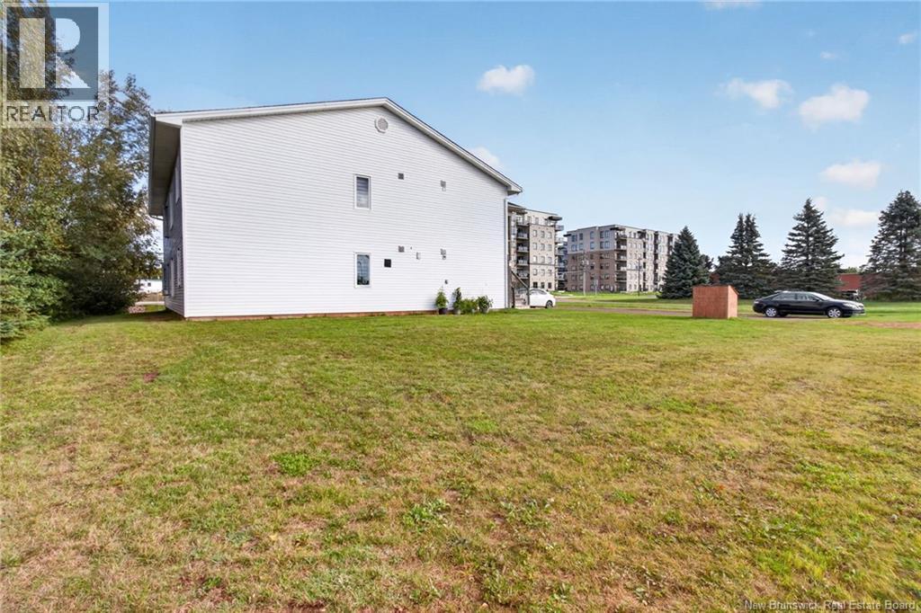 633 Whitepine Road Property Photo 3