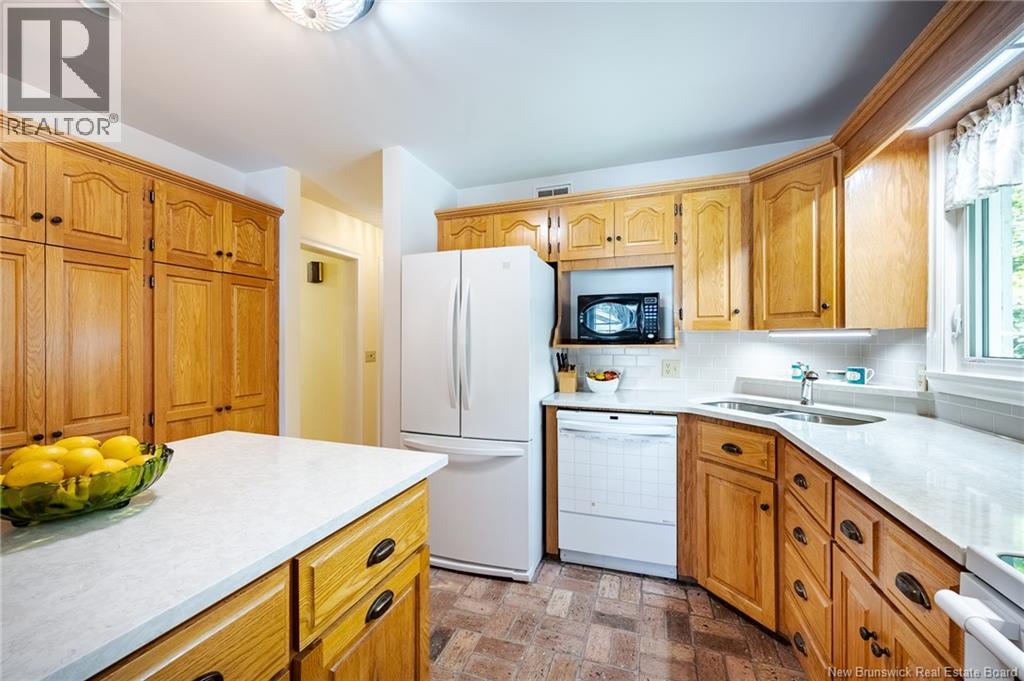 560 Squires Street Property Photo 9