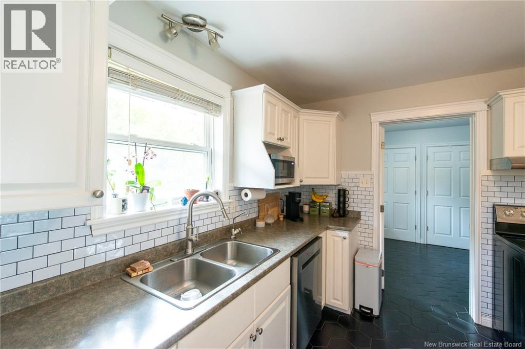10 Queensbury Drive Property Photo 6
