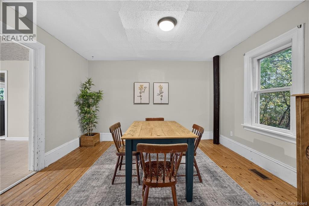877 Barker Street Property Photo 12