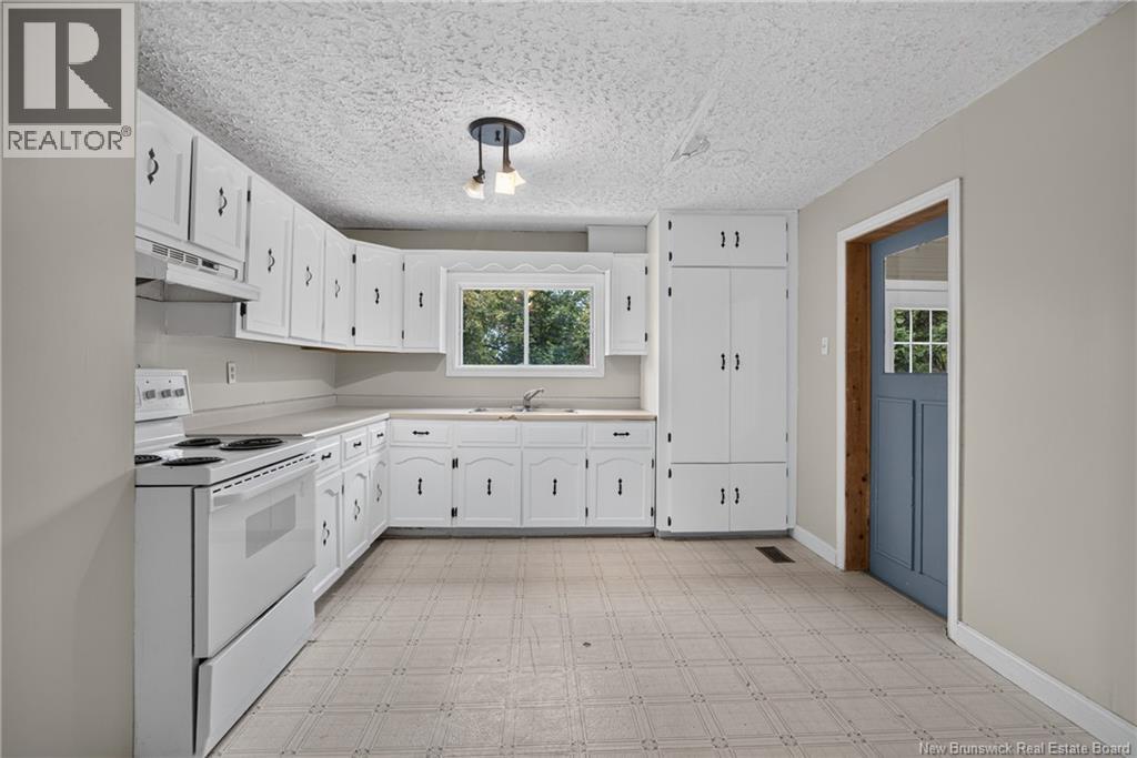 877 Barker Street Property Photo 16