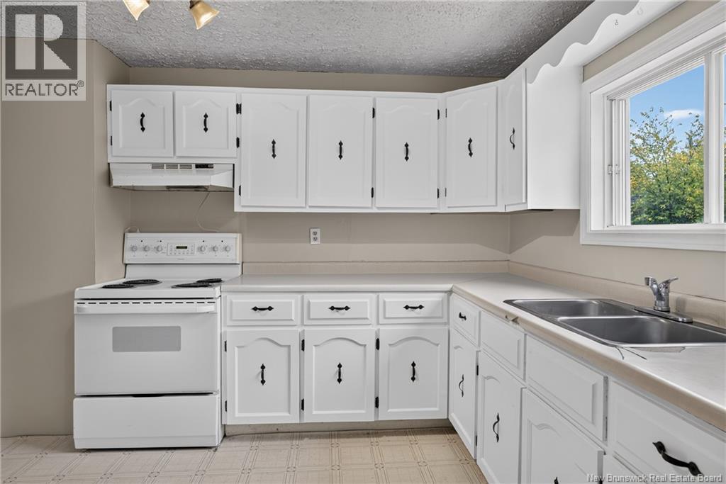 877 Barker Street Property Photo 17