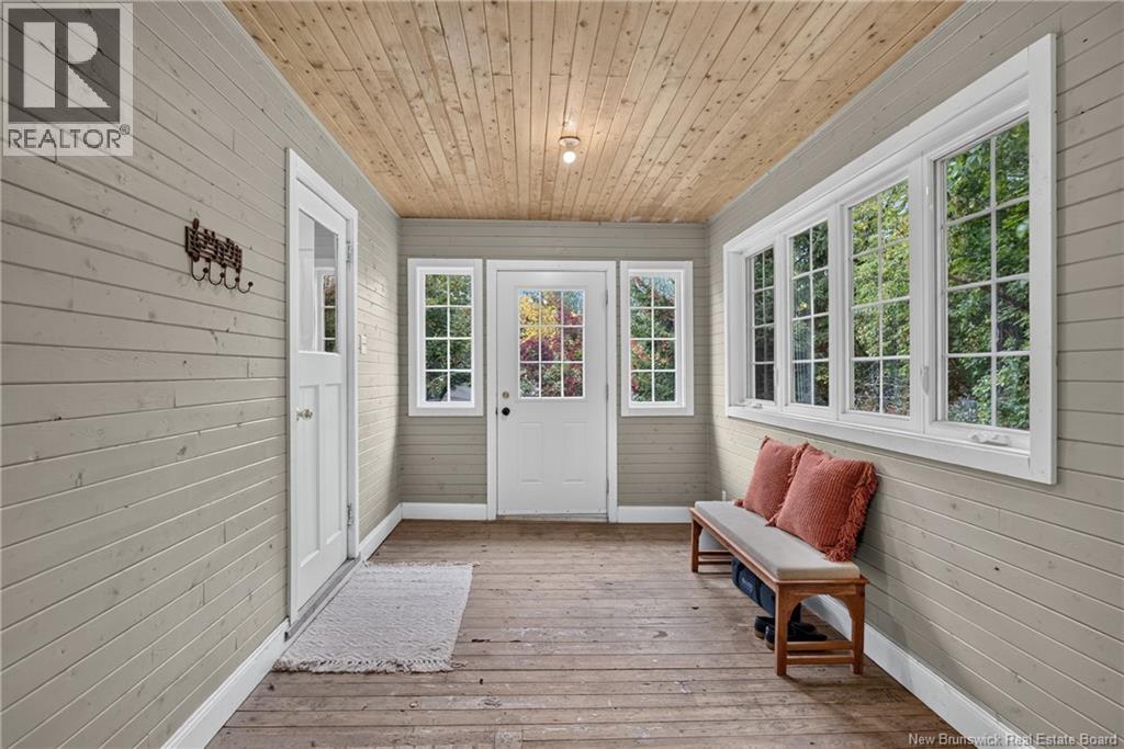 877 Barker Street Property Photo 18