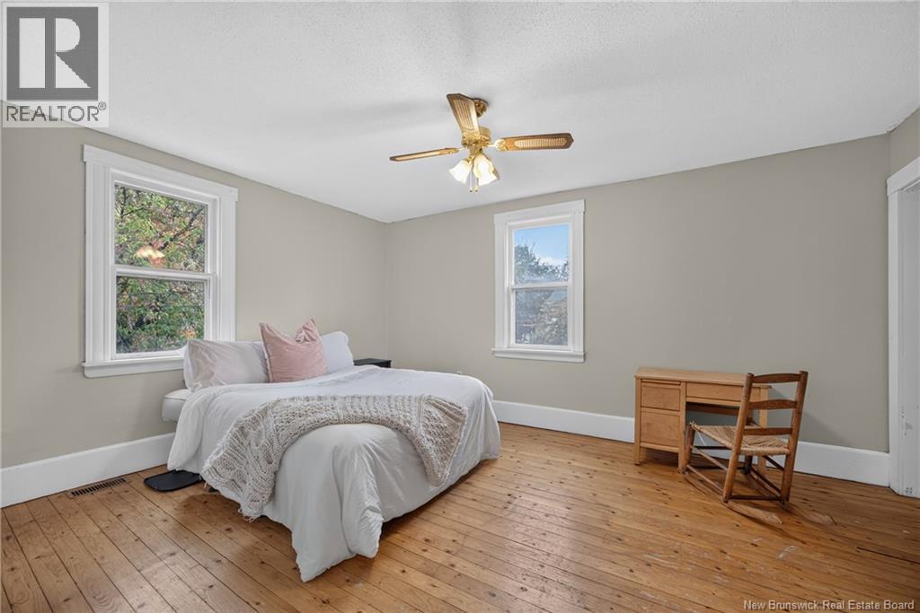 877 Barker Street Property Photo 22