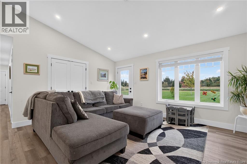 18 Hope Road Property Photo 14