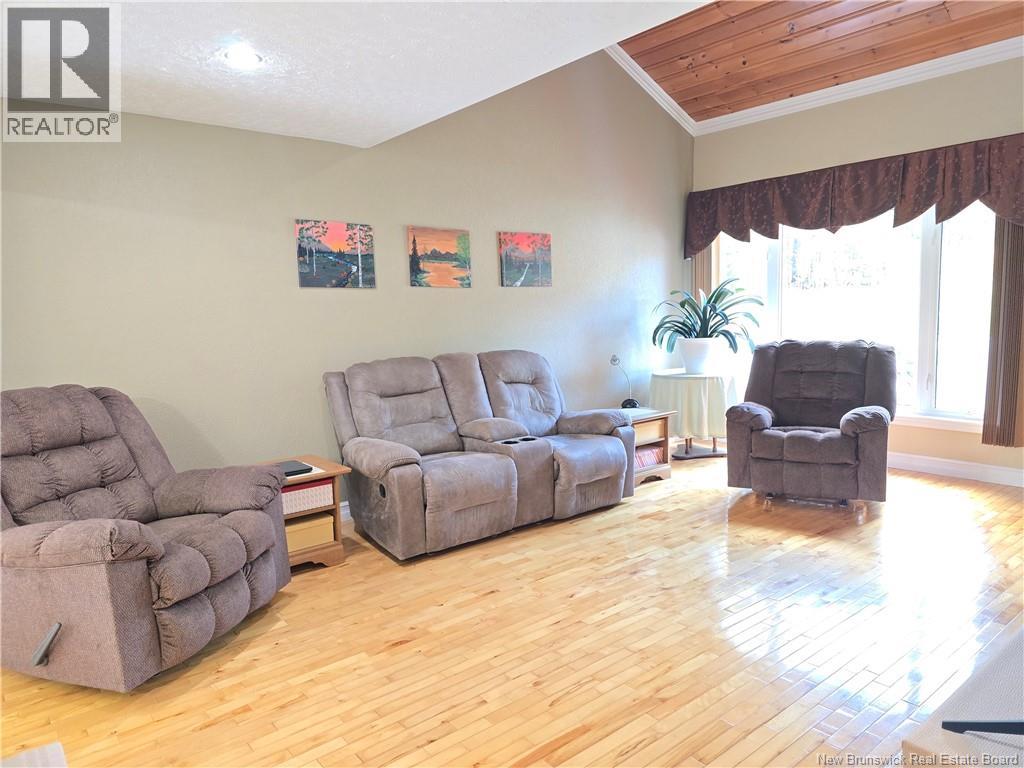 2737 Middle River Rd Property Photo 18