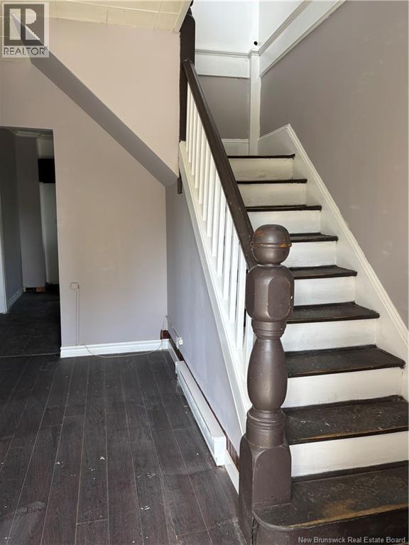 560 Queen Street Property Photo 3
