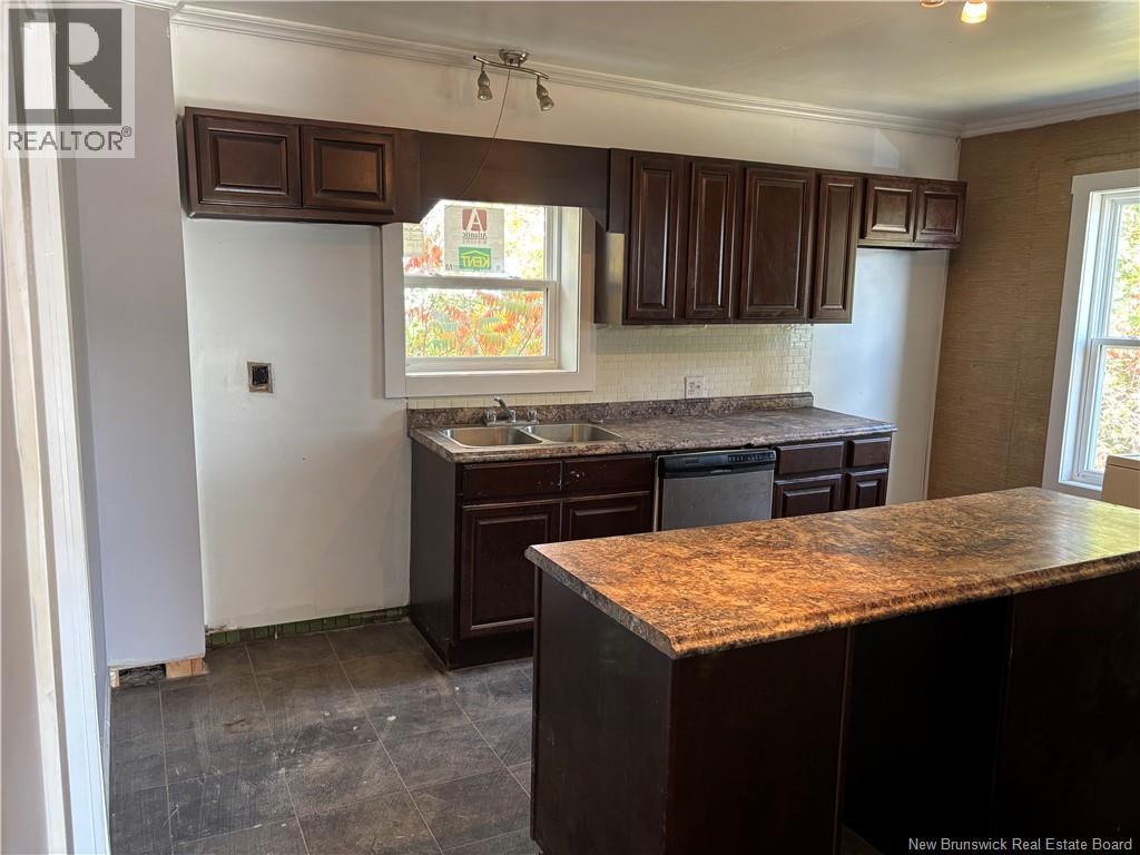 560 Queen Street Property Photo 7