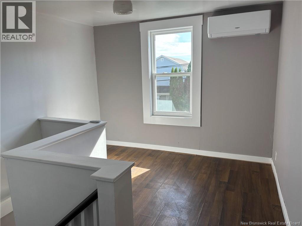560 Queen Street Property Photo 9