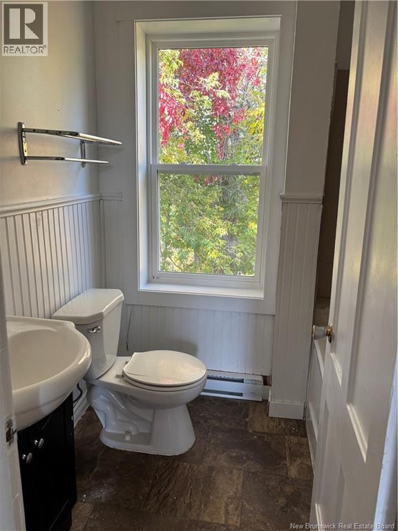 560 Queen Street Property Photo 12
