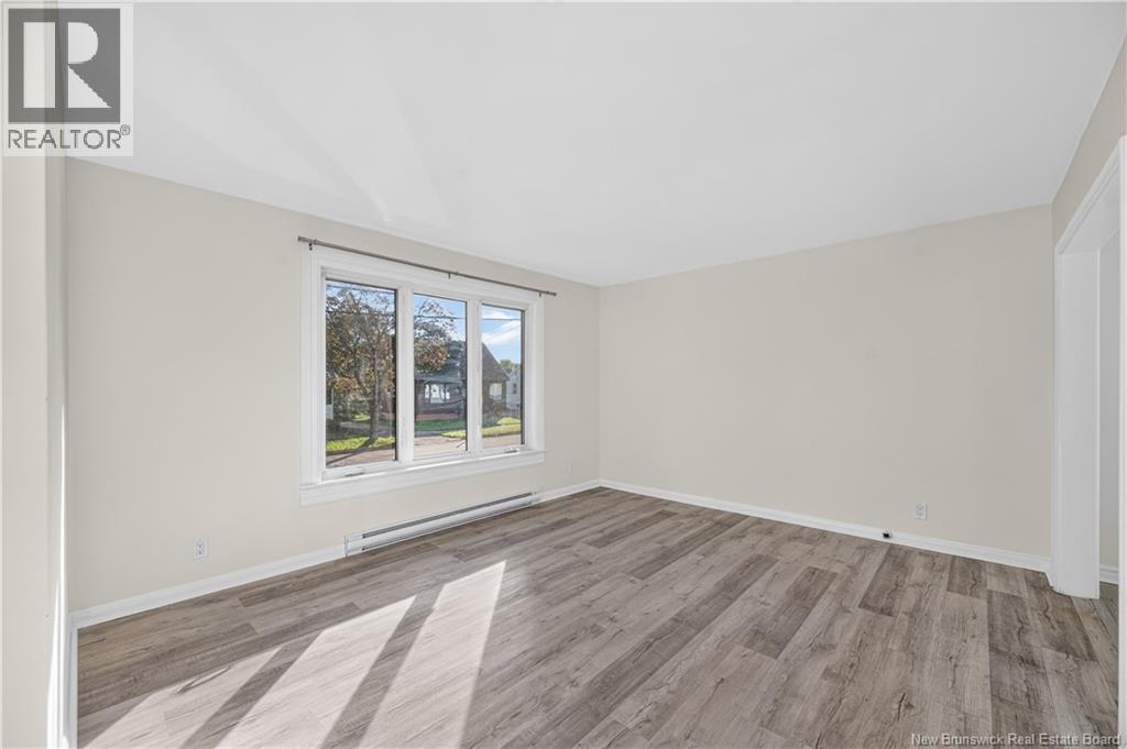 50 Leslie Property Photo 9