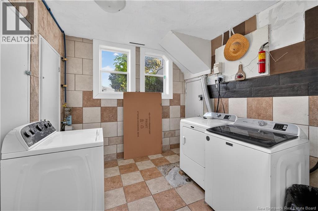 50 Leslie Property Photo 46