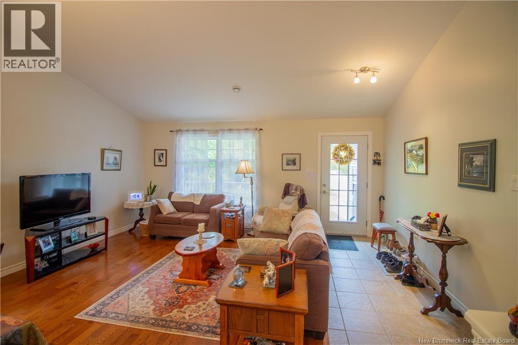 60 Walker Crescent Property Photo 8