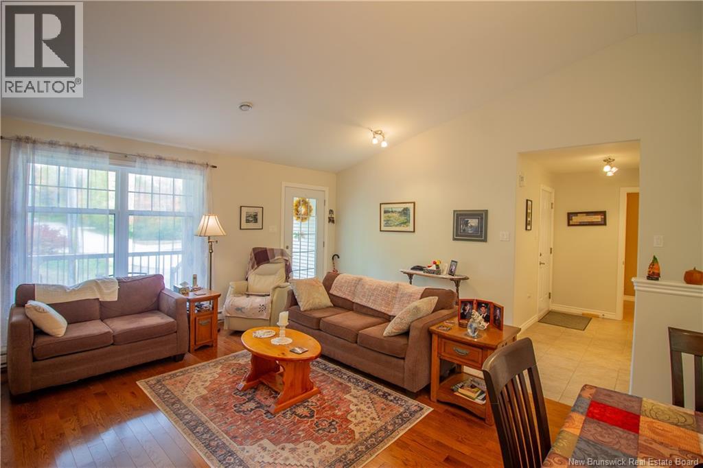 60 Walker Crescent Property Photo 9