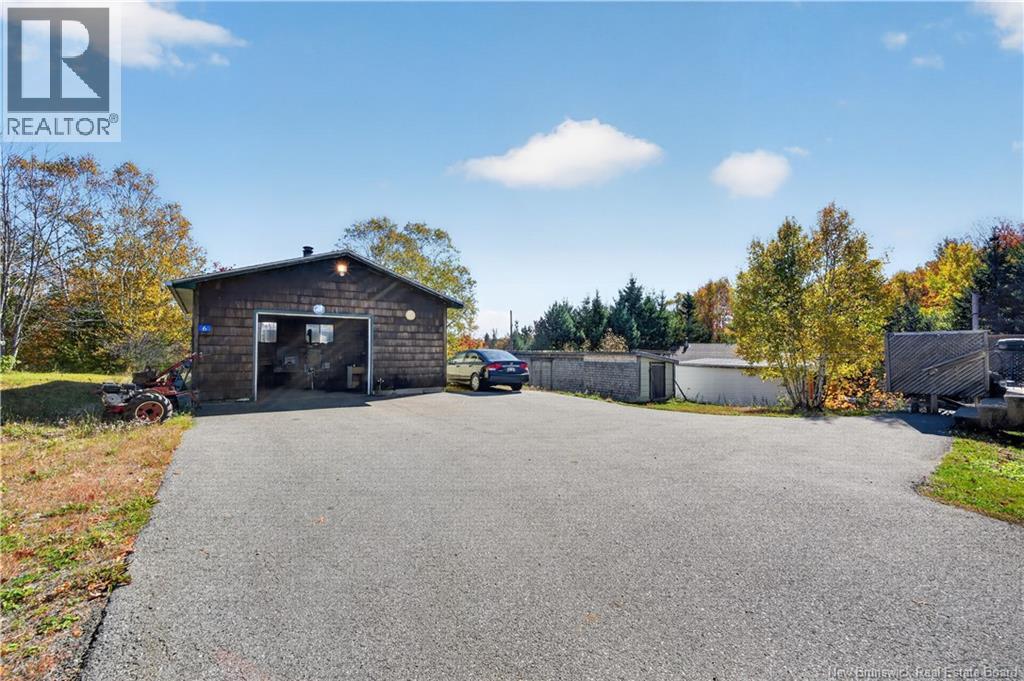 6 Clearwater Street Property Photo 35