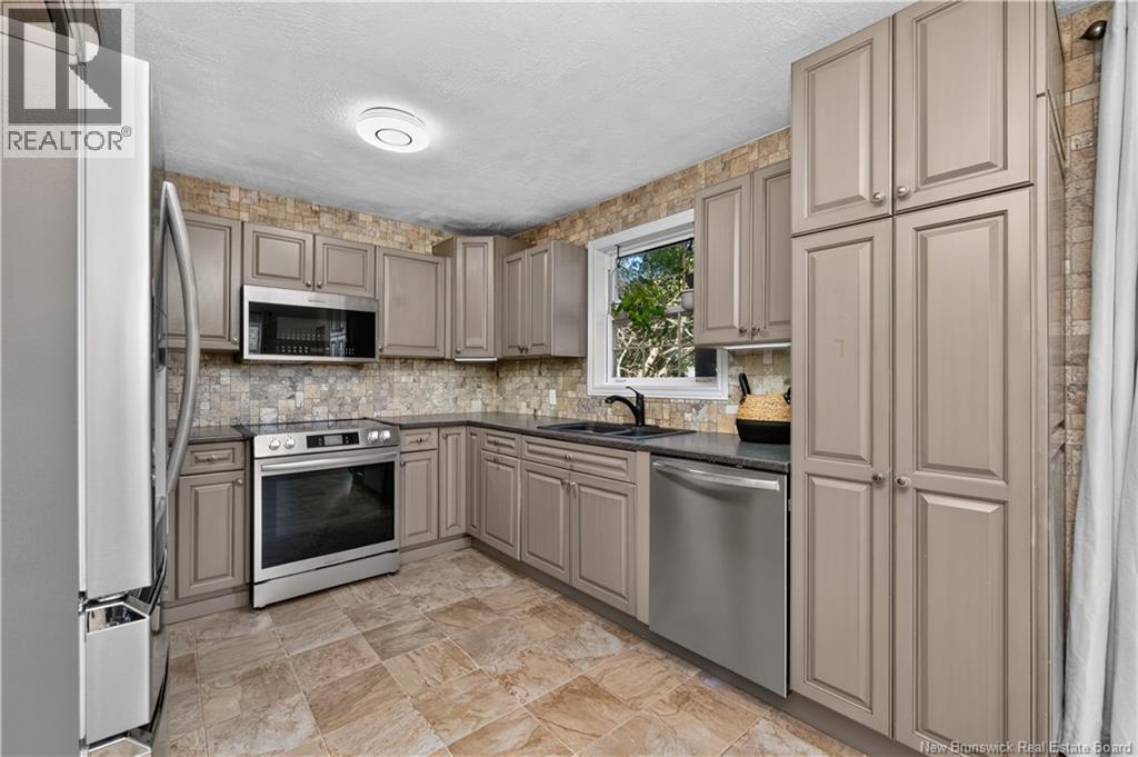83 Renfrew Property Photo 9