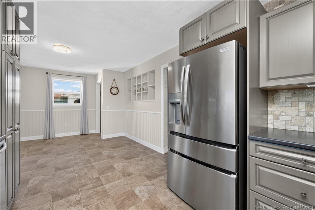83 Renfrew Property Photo 10